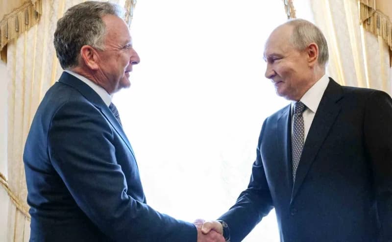 Rusya Devlet Başkanı Vladimir Putin, St. Petersburg kentindeki Konstantin Sarayı'nda ABD'li müzakere