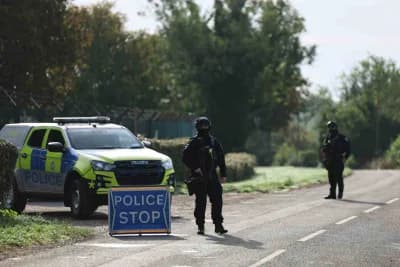 İngiltere’de RAF Fairford üssü yakınlarında yaşanan olayla ilgili polis ve üs görüntüsü