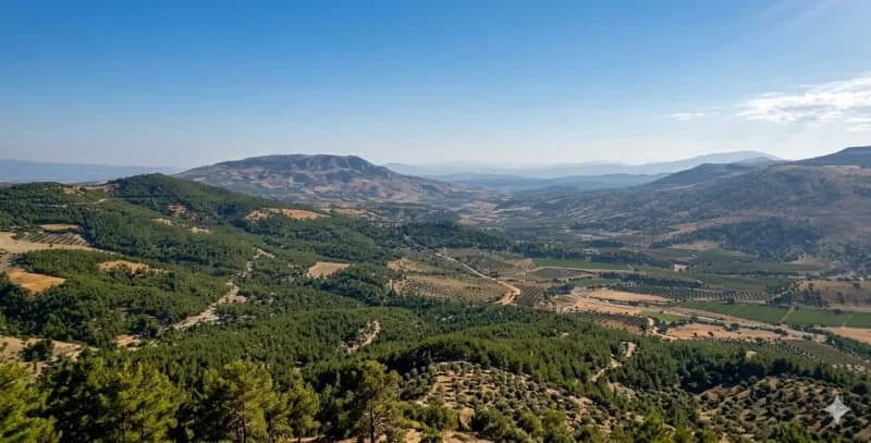 Kilis'in Polateli ilçesinde yüksek bir tepe üzerinde bulunan Ravanda Kalesi, yüzlerce basamakla ulaşılan yolu ve görkeml