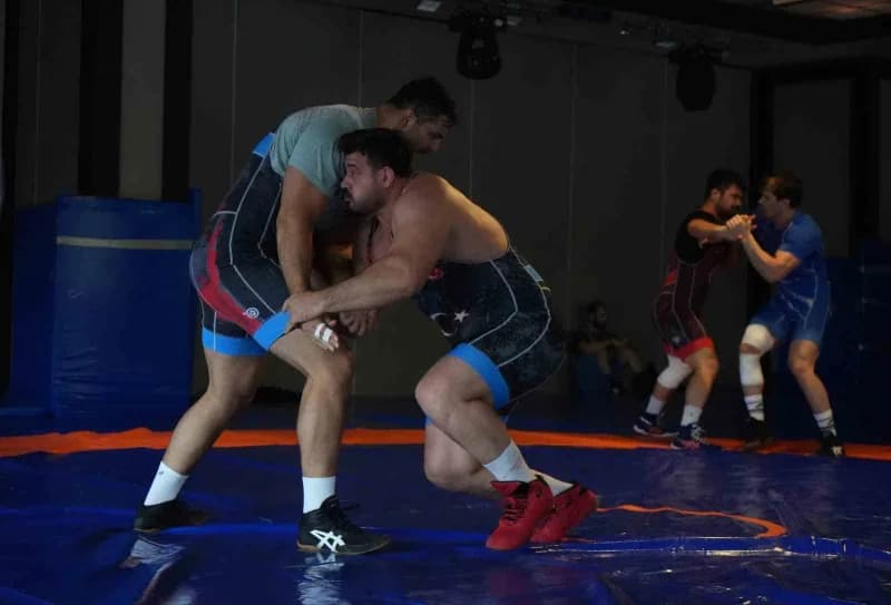 Milli güreşçi Rıza Kayaalp, olimpiyatlara kadar yapılacak organizasyonlarda şampiyonluklarına devam etmek istediğini söy