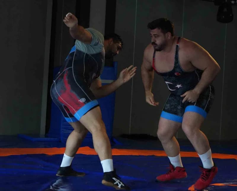Milli güreşçi Rıza Kayaalp, olimpiyatlara kadar yapılacak organizasyonlarda şampiyonluklarına devam etmek istediğini söy