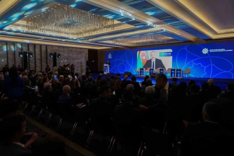 Radyo ve Televizyon Üst Kurulu (RTÜK) Başkanı Mehmet Daniş, Azerbaycan’ın başkenti Bakü’de ‘kutuplaşmış Dünyada Medya Ar