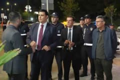 Şehitkamil Belediye Başkanı Umut Yılmaz, ruhsatsız vale hizmeti denetimi sırasında ekiplerle birlikte inceleme yapıyor
