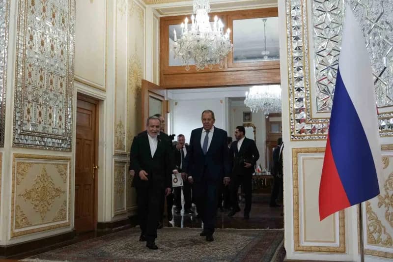 İran Dışişleri Bakanı Abbas Arakçi, resmi temaslarda bulunmak üzere Tahran'a gelen Rusya Dışişleri Bakanı Sergey Lavrov