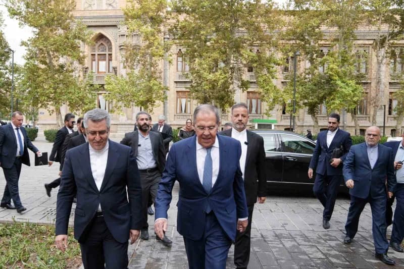 İran Dışişleri Bakanı Abbas Arakçi, resmi temaslarda bulunmak üzere Tahran'a gelen Rusya Dışişleri Bakanı Sergey Lavrov