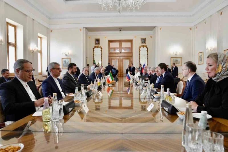 İran Dışişleri Bakanı Abbas Arakçi, resmi temaslarda bulunmak üzere Tahran'a gelen Rusya Dışişleri Bakanı Sergey Lavrov