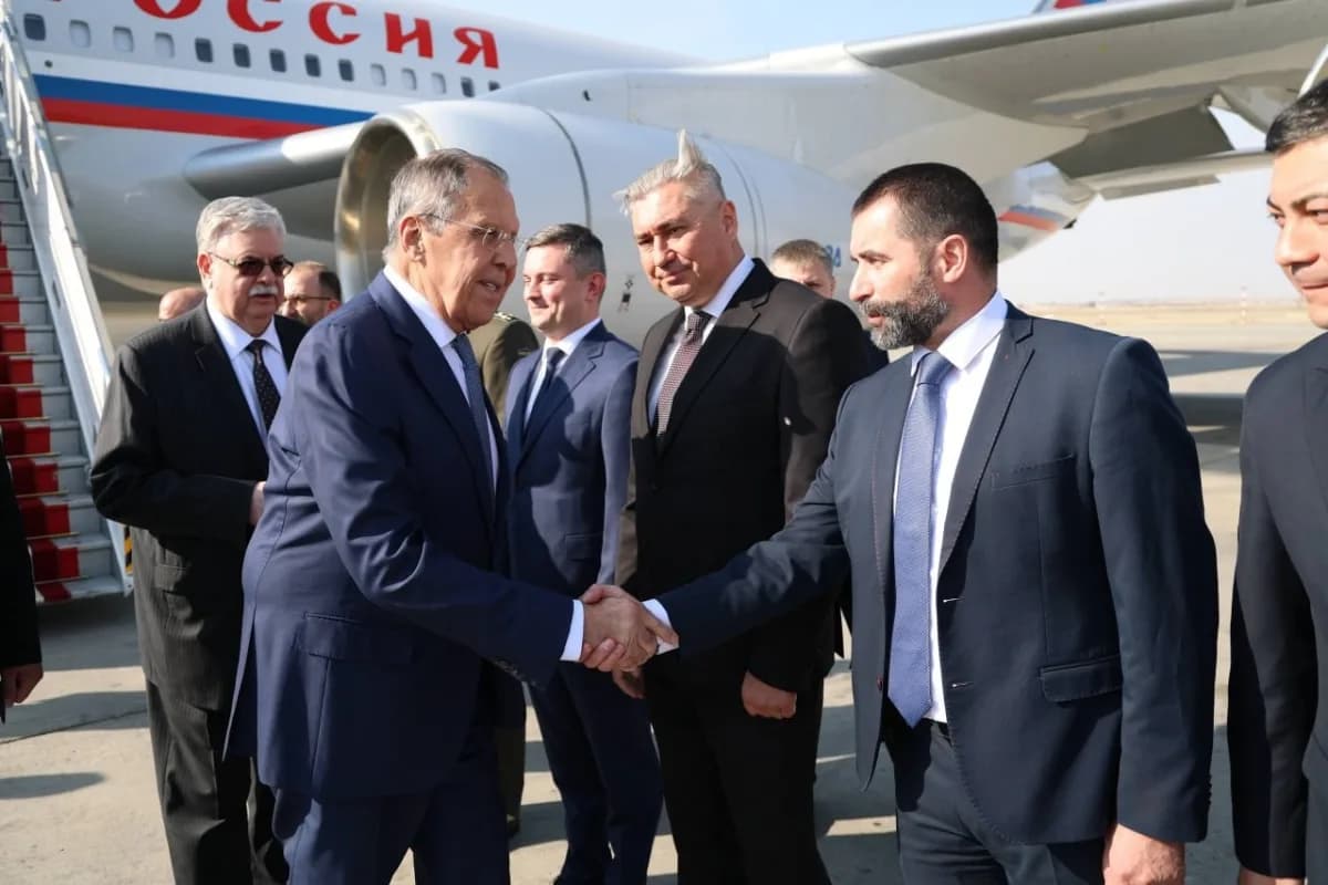 İran Dışişleri Bakanı Abbas Arakçi, resmi temaslarda bulunmak üzere Tahran'a gelen Rusya Dışişleri Bakanı Sergey Lavrov
