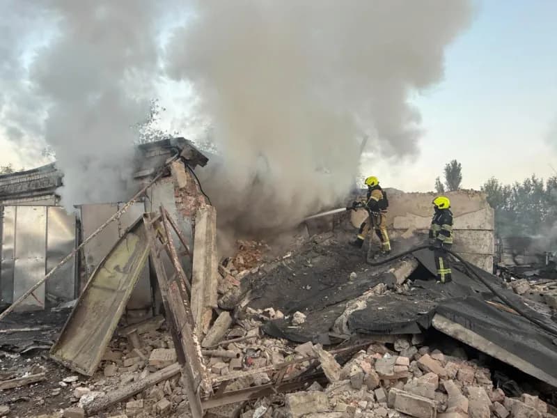 Rusya'nın Ukrayna'nın başkenti Kiev'e düzenlediği hava saldırısında 2 kişi hayatını kaybetti.