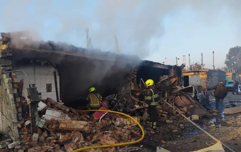 Kiev'de Rusya'nın hava saldırısı sonrası hasar gören binalar ve yangın görüntüsü