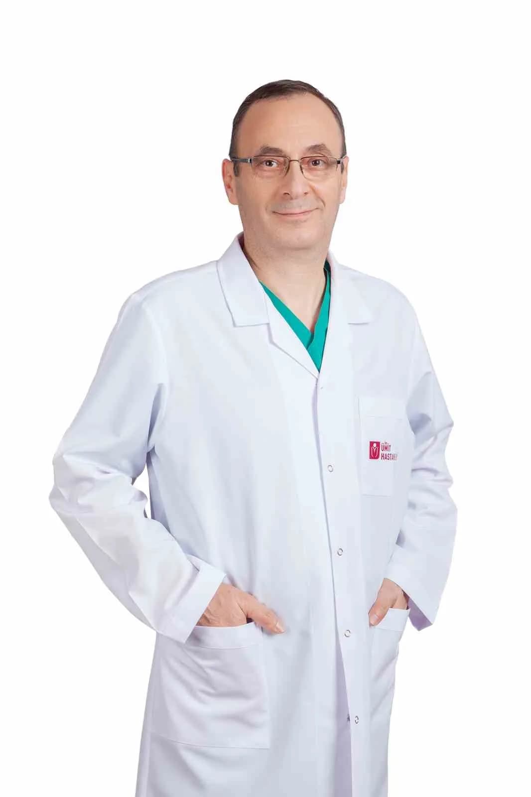Eskişehir Özel Ümit Hastanesi'nde saç ekimi hakkında bilgi veren plastik cerrahi uzmanı Mehmet Sezgin