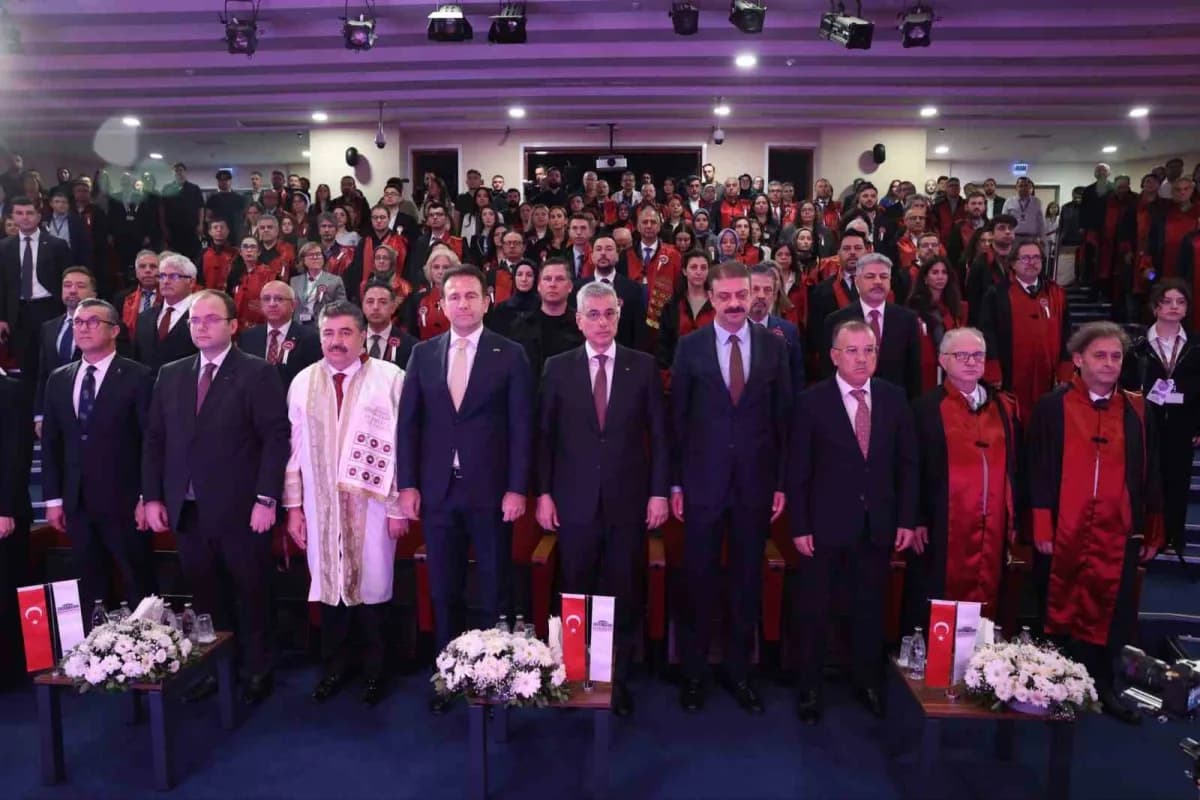 Bezmialem Vakıf Üniversitesinin 2026-2027 Yılı Akademik Açılış Töreni Vatan Caddesi'ndeki yerleşkesinde gerçekleşti. Açı