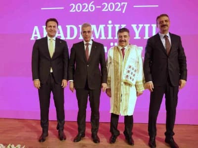 Sağlık Bakanı Kemal Memişoğlu, Bezmialem Vakıf Üniversitesi akademik açılış töreninde konuşma yaparken
