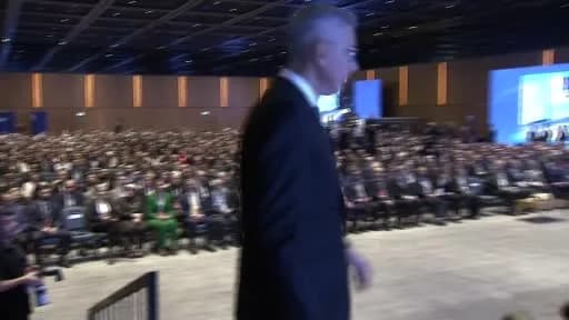 Sağlık Bakanı Prof. Dr. Kemal Memişoğlu 12. Türk Tıp Dünyası Kurultayı'nda konuşma yapıyor