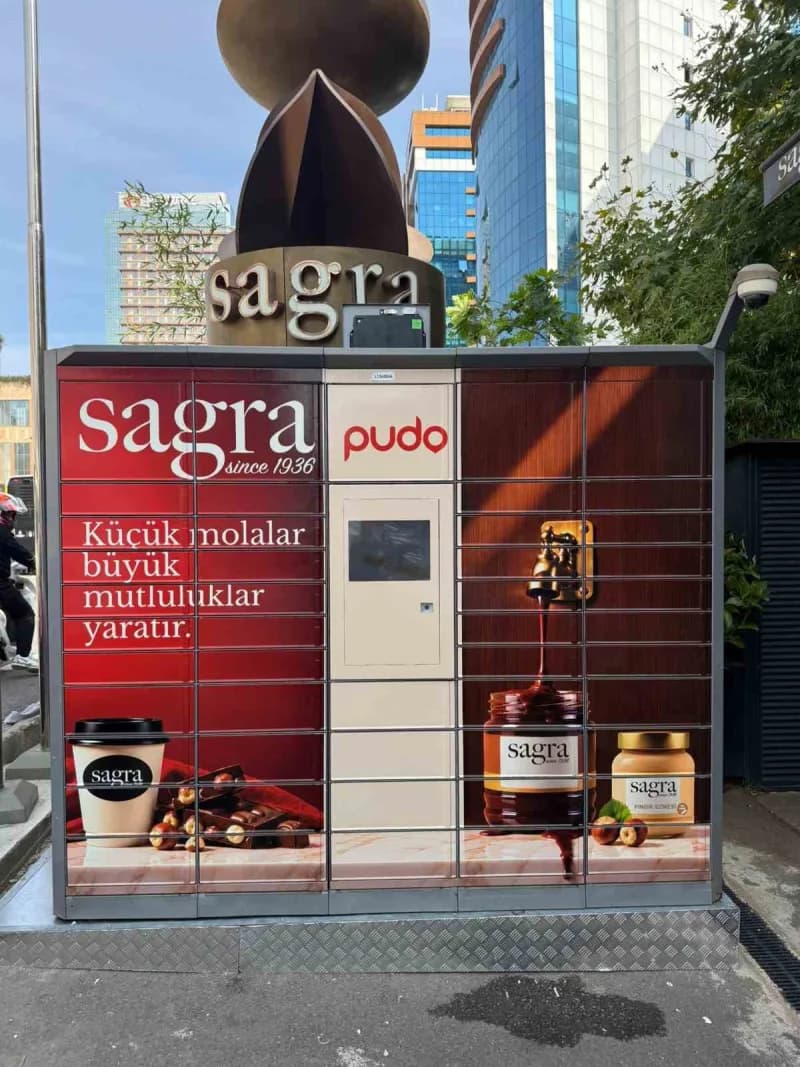 Sagra 1936 mağazalarında hayata geçen PUDO akıllı cihazları, kargo gönderi hizmetlerini yerine getir