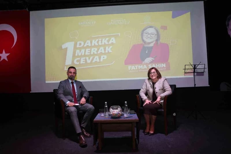 Gaziantep Büyükşehir Belediye Başkanı Fatma Şahin, yaklaşık 300 öğrenciyle Bir araya geldiği "Bir Da