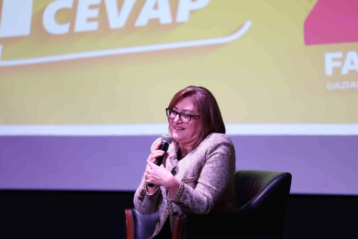 Gaziantep Büyükşehir Belediye Başkanı Fatma Şahin, yaklaşık 300 öğrenciyle Bir araya geldiği "Bir Da