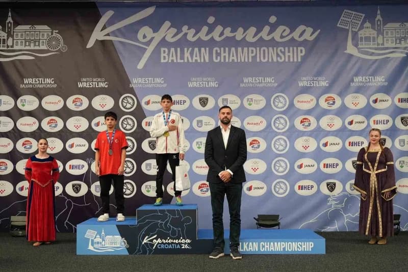 Şahinbey Belediyespor Kulübü güreşçileri, Hırvatistan’daki U17 Balkan Güreş Şampiyonası’nda 1 altın, 3 gümüş ve 1 bronz