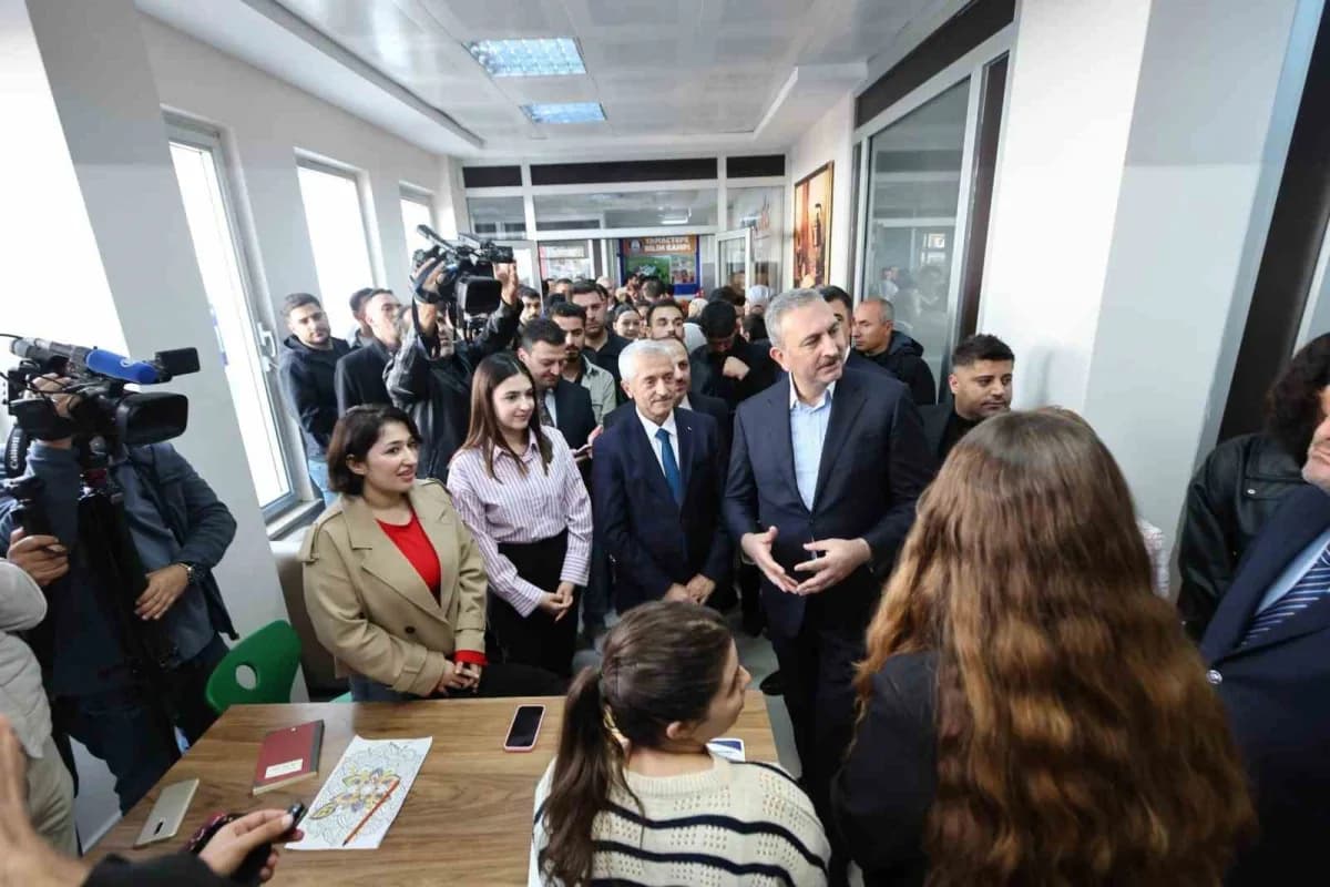 Şahinbey Belediyesi tarafından Gaziantep Üniversitesi içerisine yaptırılan Şahinbey Belediyesi Genç