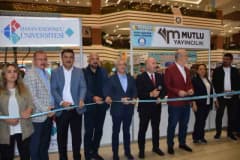 Şahinbey Kongre ve Sanat Merkezi'nde açılan 10. kitap fuarında yayınevleri ve yazarlar ziyaretçilerle buluşuyor