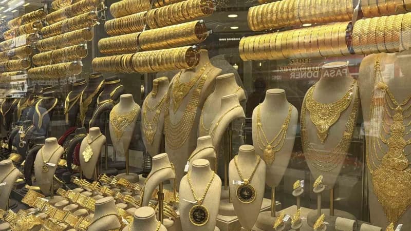 Kuyumcular, sektörde sahte altınla ilgili sorunların Son dönemde arttığını söyleyerek, bazı markaların taklitlerinin yan