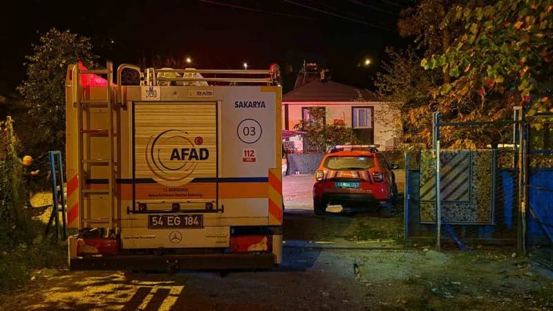 Akyazı ilçesinde 2 gündür haber alınmayan alzheimer hastası 78 yaşındaki kadın için başlatılan arama çalışmaları, 200 ki