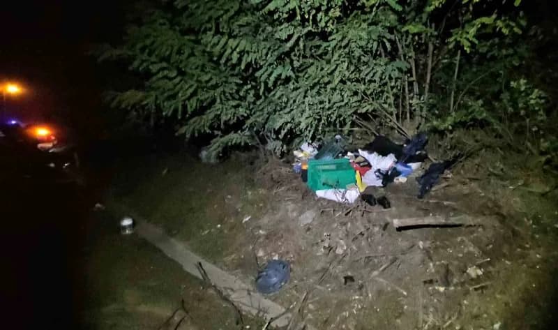 Anadolu Otoyolu Sakarya geçişinde takla atan panelvandan hafif yaralı olarak çıkan sürücü, aracındaki hasara bakmak iste