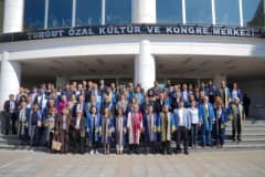 Sakarya Üniversitesi Turgut Özal Kültür ve Kongre Merkezi'nde gerçekleştirilen akademik kurul toplantısından bir kare