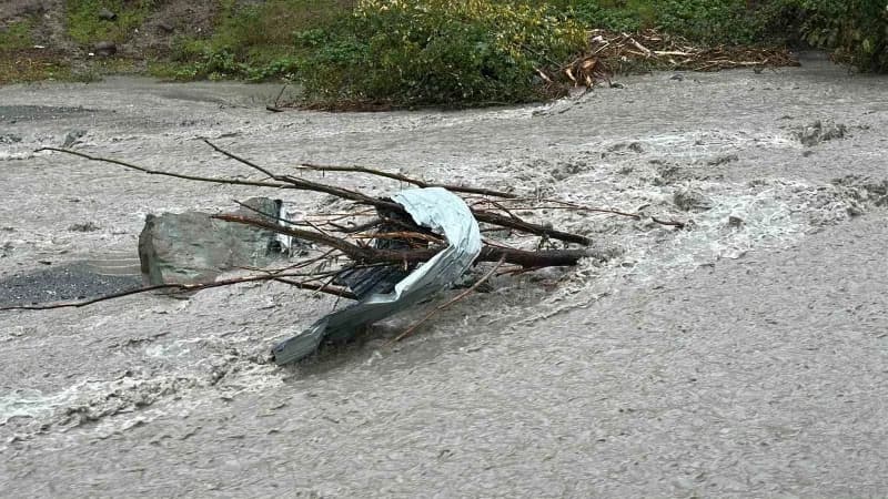 Sakarya’nın Sapanca ilçesinde etkili olan sağanak yağışın ardından Sel meydana geldi.