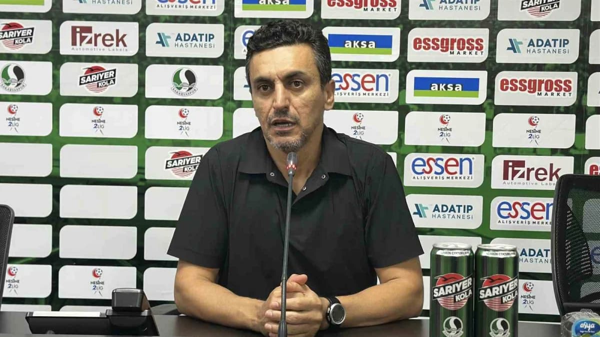 Sakaryaspor ile İskenderunspor arasında TFF 2. Lig maçından bir pozisyon