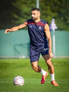 Salah tahtı ele geçirdi