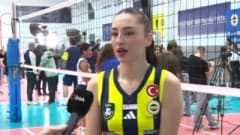 Saliha Şahin, Fenerbahçe Medicana Kadın Voleybol Takımı antrenmanında takım arkadaşlarıyla birlikte