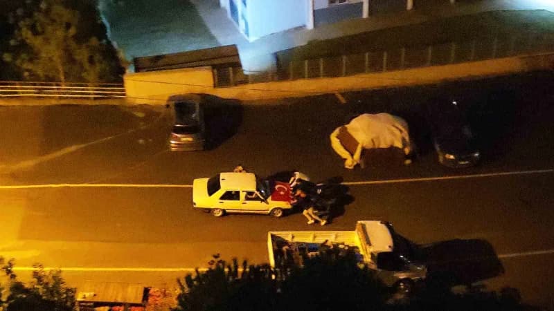 Samsun'da asker eğlencesi, yüksek sesli müzik, lastik yakma ve drift nedeniyle çevre sakinlerine ve trafiğe zor anlar ya