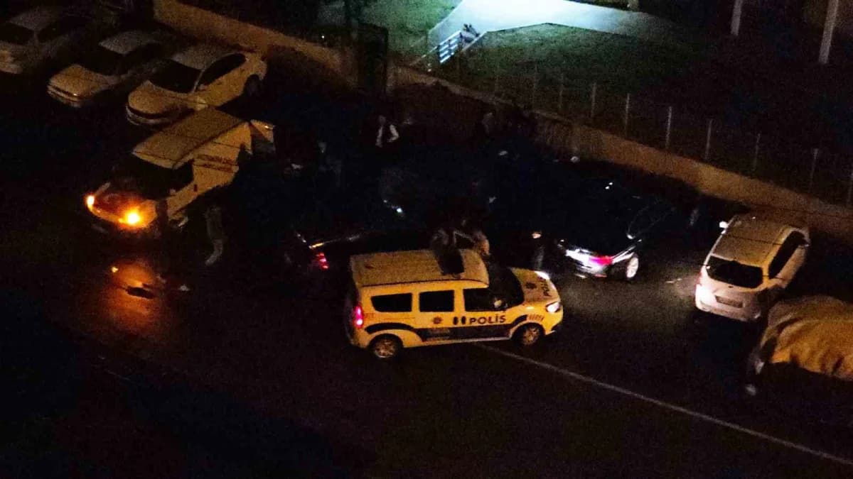 Samsun'da asker eğlencesi, yüksek sesli müzik, lastik yakma ve drift nedeniyle çevre sakinlerine ve trafiğe zor anlar ya