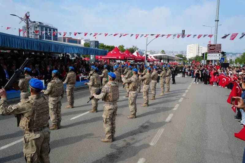 Samsun’da 29 Ekim Cumhuriyet Bayramı kutlamalarından coşkulu tören görüntüsü