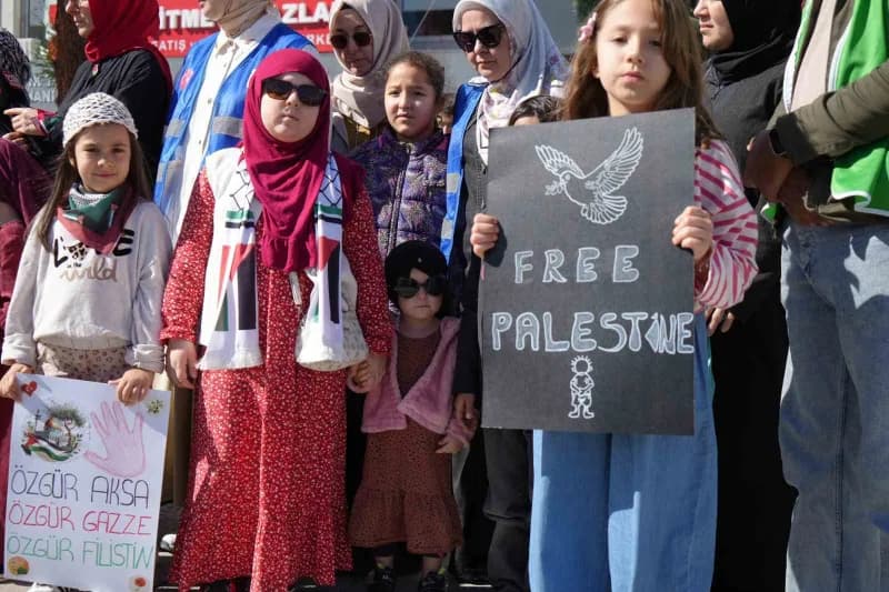 Samsun’da Çocuklar, Filistin’de yaşanan insanlık dramına dikkat çekmek İçin resim çizdi.