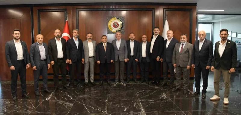 Samsun İnşaatçılar ve Müteahhitler Derneği (SİMDER) Başkanı Sezgin Aydın ve Yönetim Kurulu üyeleri, Samsun Ticaret ve Sa