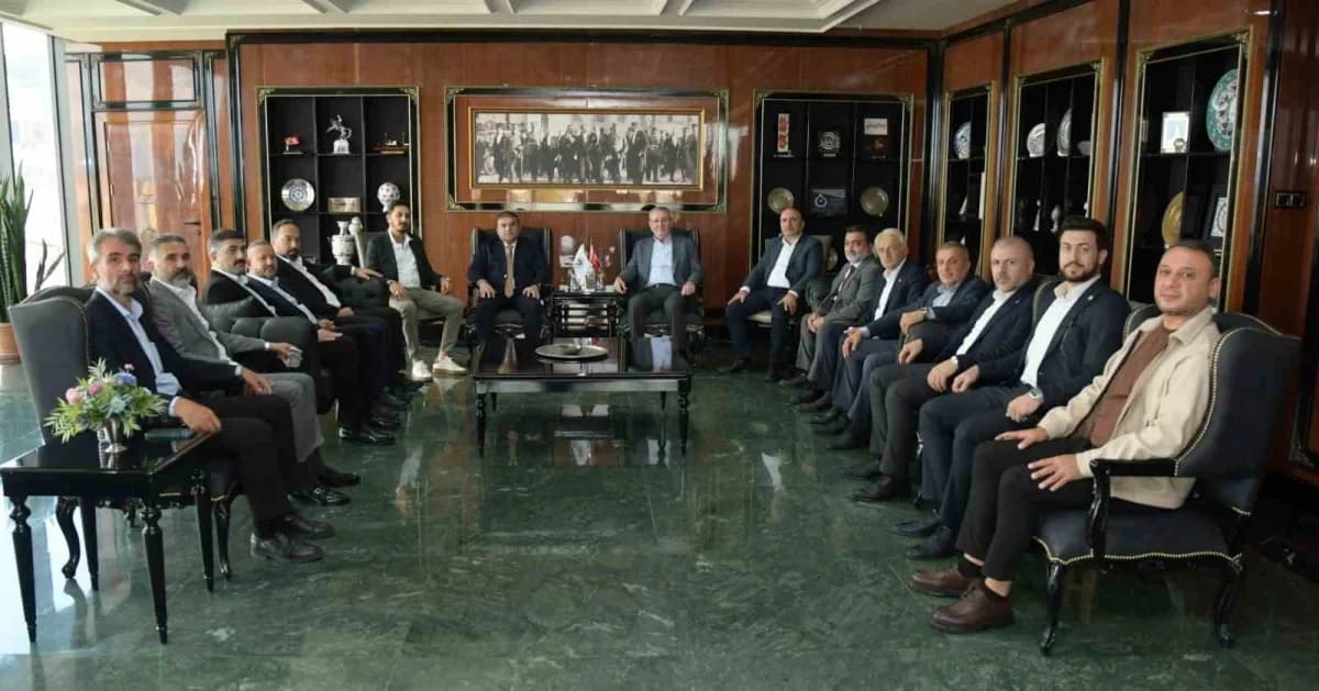 Samsun’da inşaat sektörü temsilcileri ve Samsun Ticaret ve Sanayi Odası yetkililerinin toplantı anı