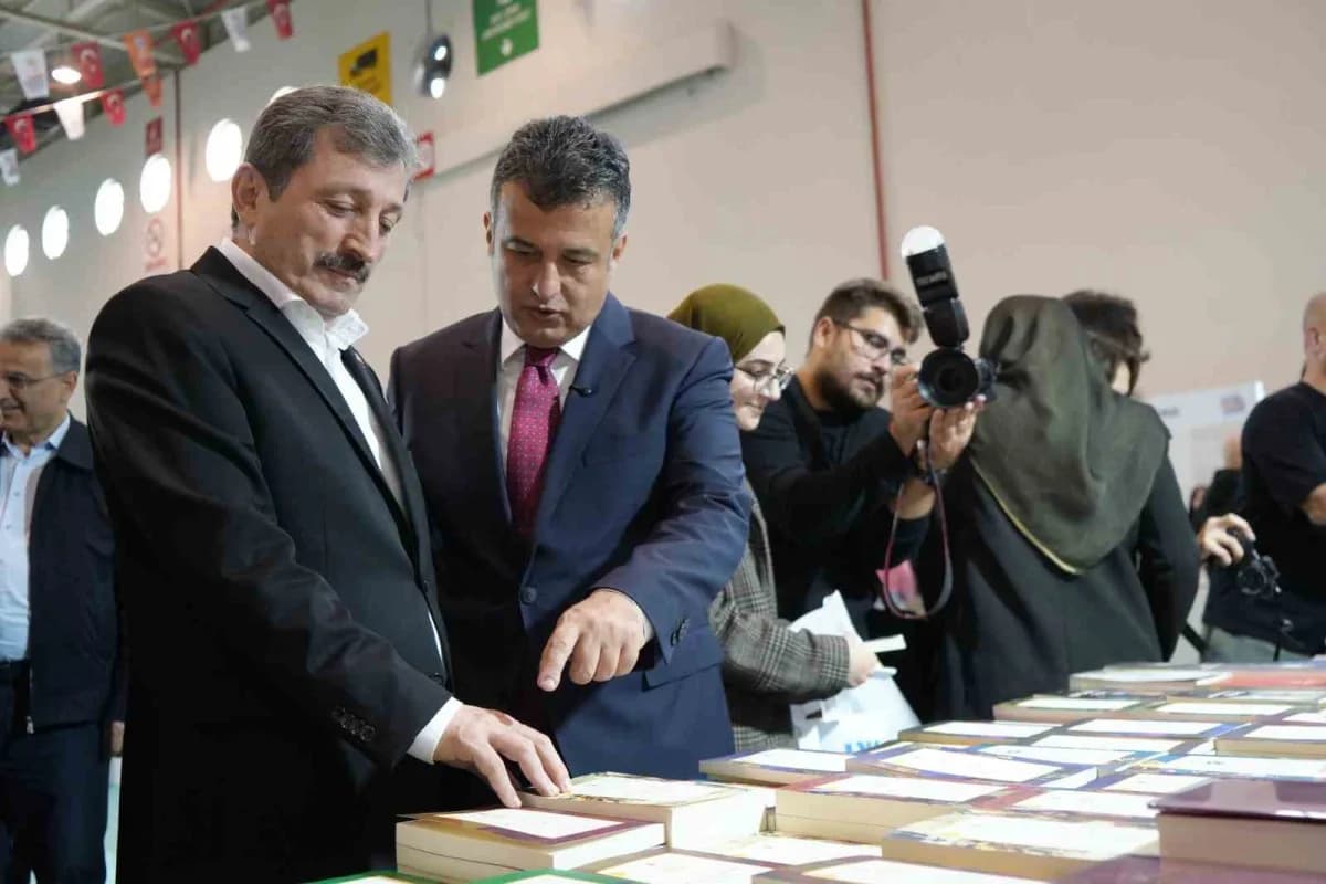 Samsun’da düzenlenen Karadeniz’in en büyük Kitap Fuarı, 146 Kitap ve yayınevinin katılımıyla ziyaret
