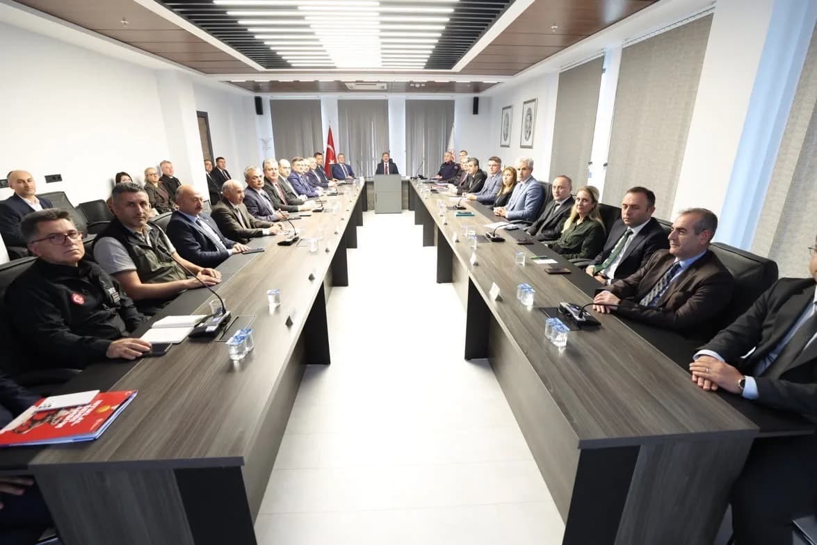 Samsun’da sıfır atık yönetim sistemi kapsamında toplanan atıklar ve depozito iade makinesi