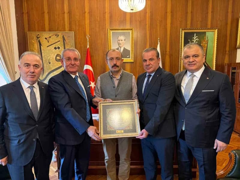 Samsun Ticaret ve Sanayi Odası (TSO) Yönetim Kurulu Başkanı Salih Zeki Murzioğlu ve beraberindeki he