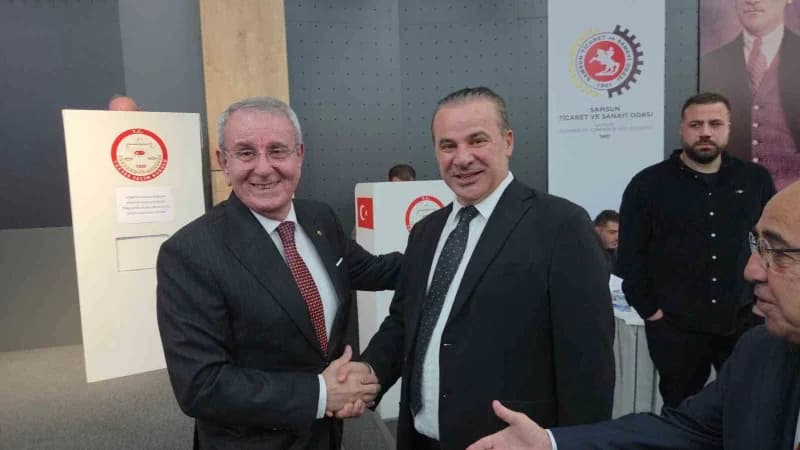 Samsun Ticaret ve Sanayi Odası yönetim kurulu üyeleri ve meclis başkanı seçim sonrası toplu fotoğraf