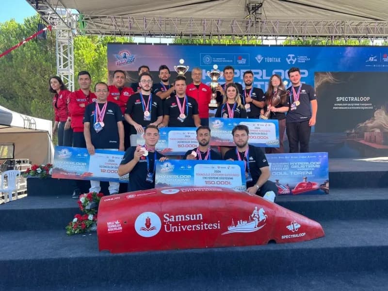 Samsun Üniversitesi öğrencileri TEKNOFEST 2026'da ödül töreninde