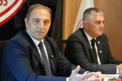 Fuat Çapa Samsunspor futbol direktörü basın toplantısında açıklama yapıyor