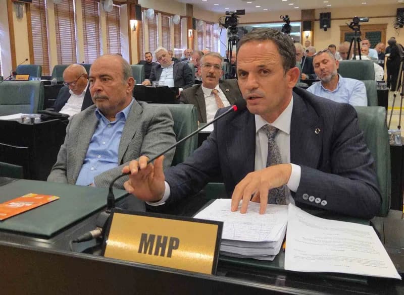Ali Sukas, tesislerin Millet Bahçesi olmaması gerektiğini söyledi.