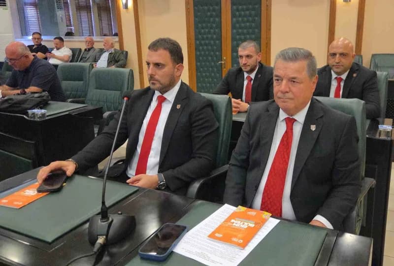 SBB Meclis toplantısı’nı Samsunspor Başkanvekili Veysel Bilen, İcra Kurulu üyeleri Fazlıhan Carus ve Serkan Kaya ile der