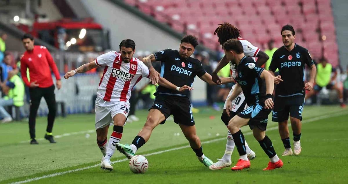 Samsunspor - Trabzonspor maçının ikinci yarısından kareler.