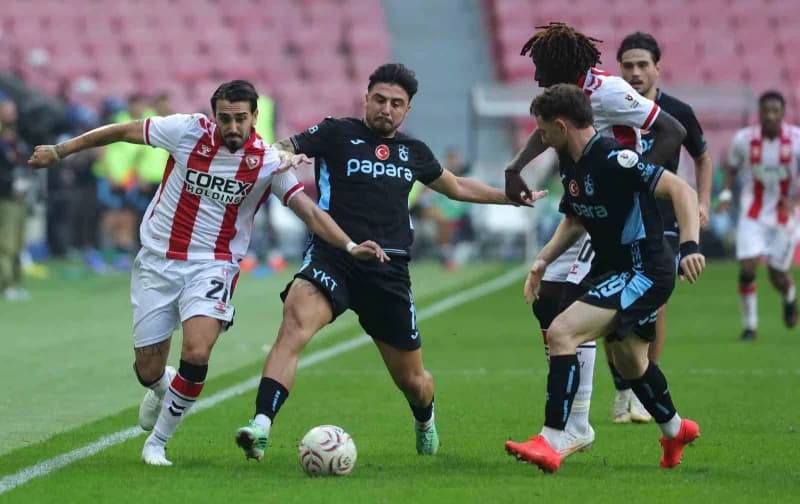 Samsunspor - Trabzonspor maçının ikinci yarısından kareler.