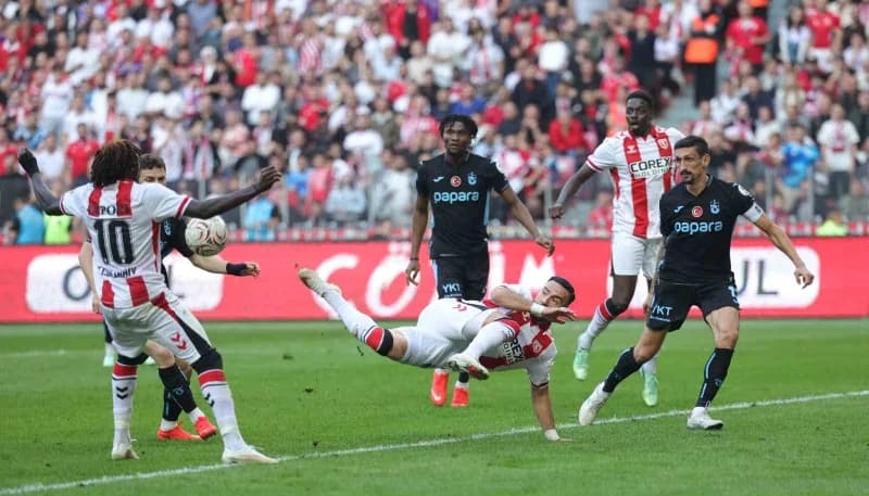 Samsunspor - Trabzonspor maçının ikinci yarısından kareler.