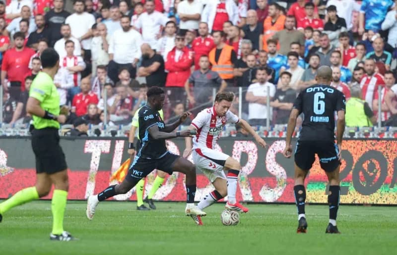 Samsunspor - Trabzonspor maçının ikinci yarısından kareler.