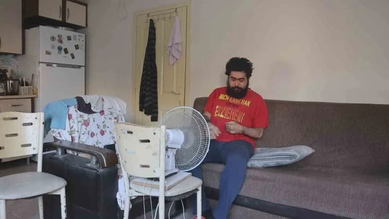 Hatay'da depremin ardından evinden çıkmayarak sanal aleme bağımlı hale gelen ve yaşam hikayesiyle ilgi odağı olan Barış